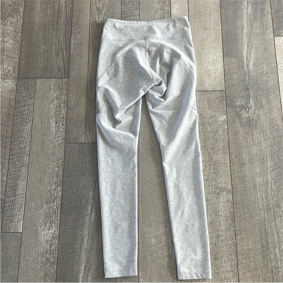 Outdoor Voices Size Small Gray High-Waisted Leggings. - Picture 5 of 8